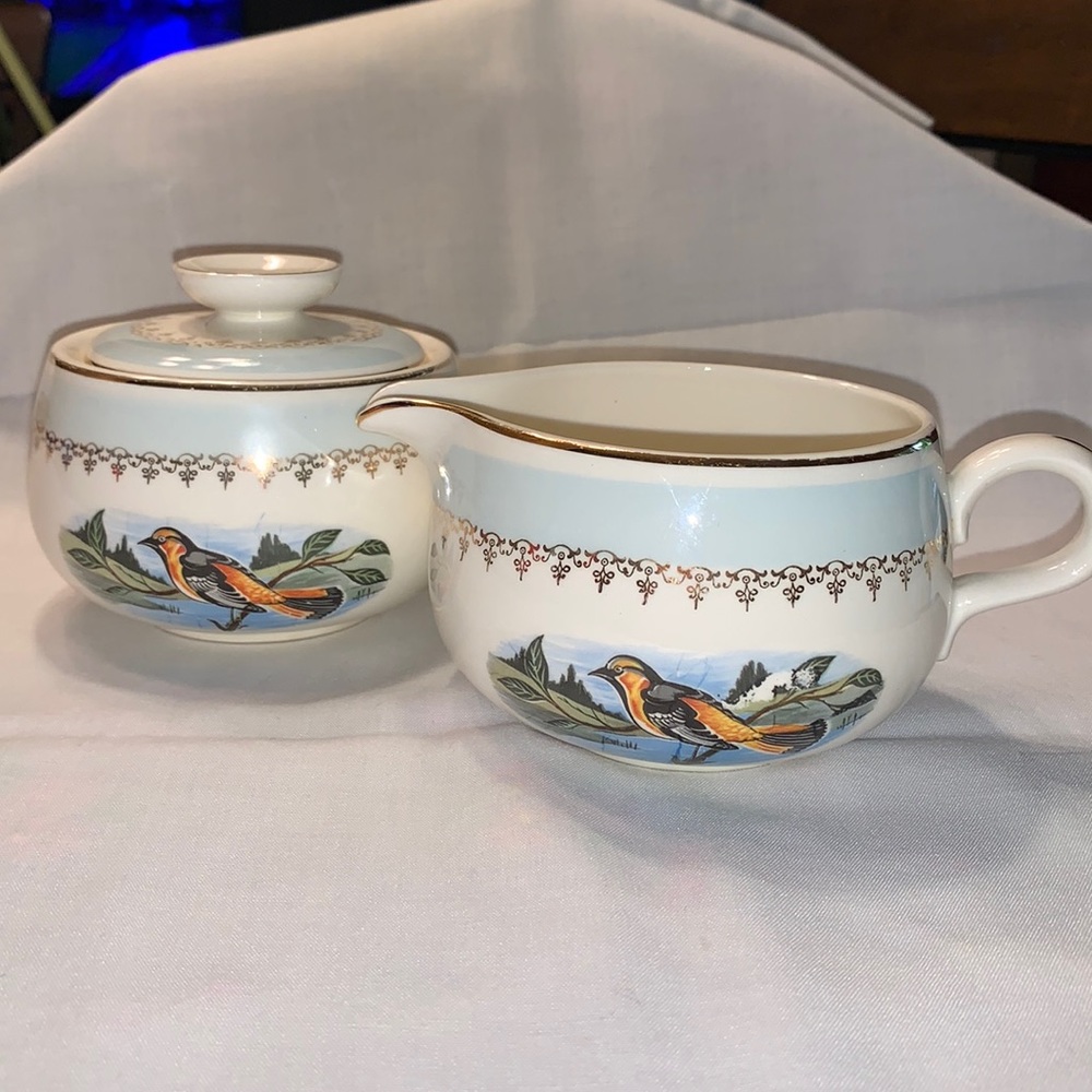 Vintage Homer Laughlin Sugar and Creamer set!  Oriole design!